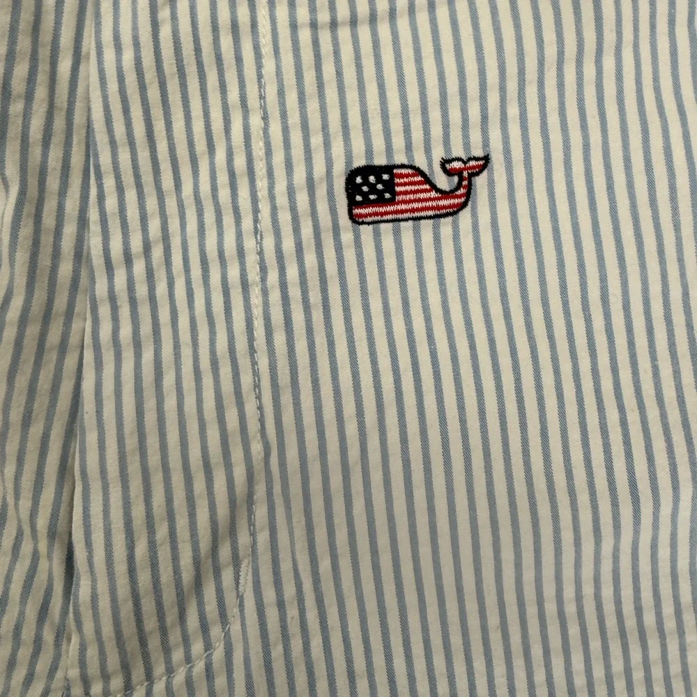 Vineyard Vines Men Shorts - Picture 2 of 4